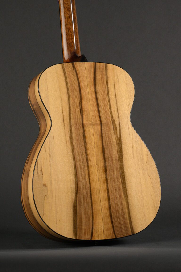 Collings Custom Craft 001 14-Fret Custom Blackheart Sassafras