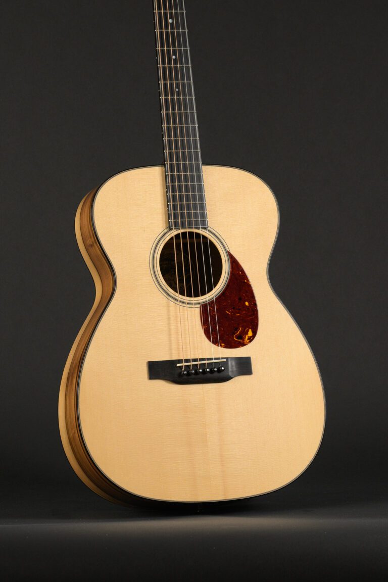 Collings Custom Craft 001 14-Fret Custom Blackheart Sassafras