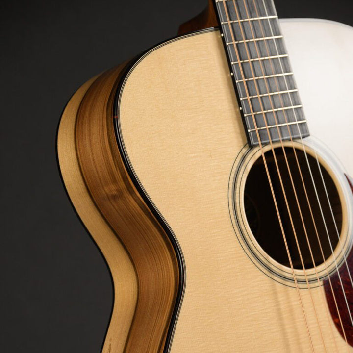 Collings Custom Craft 001 14-Fret Custom Blackheart Sassafras