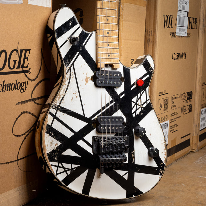 EVH Custom Shop Wolfgang - Bulk/White Strip Relic (42A)