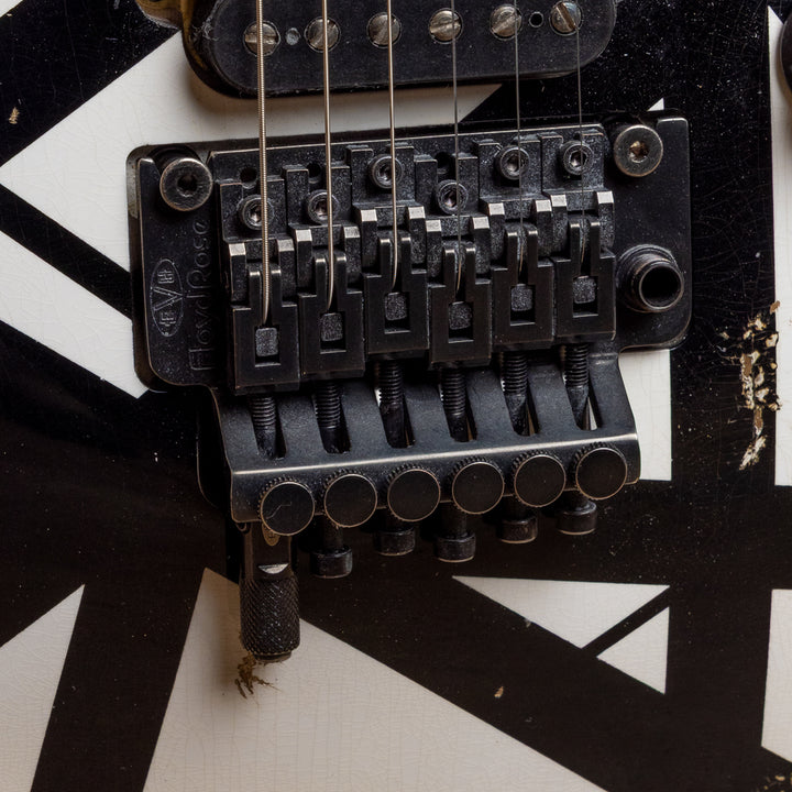 EVH Custom Shop Wolfgang - Bulk/White Strip Relic (42A)