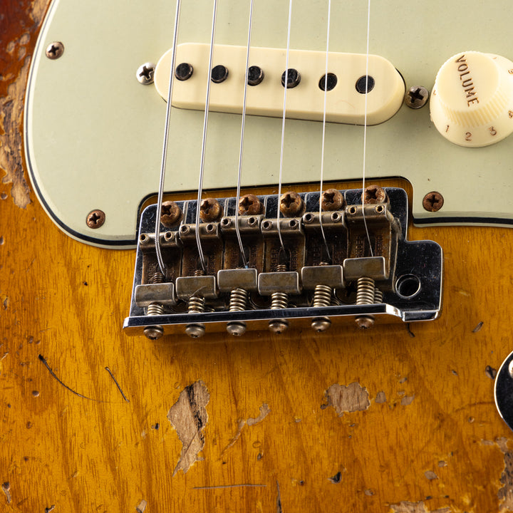 Fender Custom Shop 1963 Stratocaster Super Heavy Relic - Super Faded Aged 3-Color Sunburst (571)